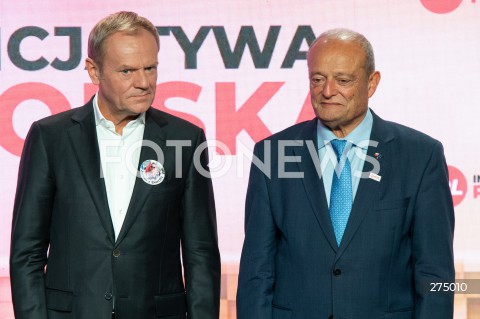  22.10.2022 WARSZAWA<br />
KONWENCJA PARTII INICJATYWA POLSKA<br />
OPIEKUNCZA POLSKA<br />
N/Z DONALD TUSK RIAD HAIDAR<br />
FOT. MARCIN BANASZKIEWICZ/FOTONEWS 