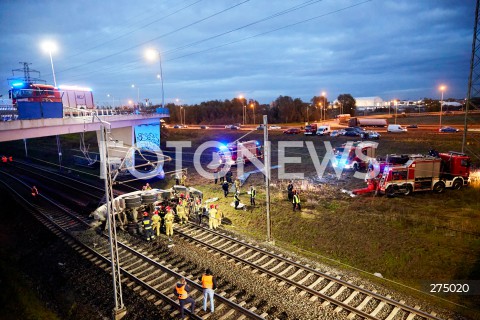  26.10.2022 GDANSK<br />
BETONIARKA SPADLA Z WIADUKTU W GDANSKU<br />
Z WIADUKTU NA ULICY SUCHARSKIEGO W KIERUNKU ULICY ELBLASKIEJ Z WIADUTU SPADLA BETONIARKA. KIEROWCA ZGINAL NA MIEJSCU. KIEROWCA NIE ZYJE <br />
N/Z WYPADEK <br />
 