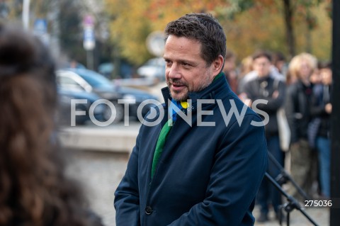  27.10.2022 WARSZAWA<br />
UROCZYSTOSC SADZENIA 3 TYS. CEBULEK TULIPANOW IRENA SENDLER<br />
N/Z RAFAL TRZASKOWSKI<br />
FOT. MARCIN BANASZKIEWICZ/FOTONEWS  