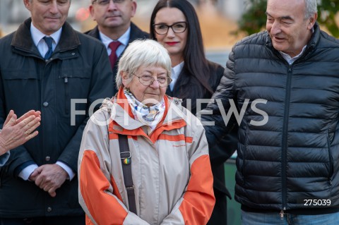  27.10.2022 WARSZAWA<br />
UROCZYSTOSC SADZENIA 3 TYS. CEBULEK TULIPANOW IRENA SENDLER<br />
N/Z JANINA ZGRZEMBSKA ZYGMUNT STEPINSKI<br />
FOT. MARCIN BANASZKIEWICZ/FOTONEWS  