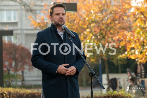  27.10.2022 WARSZAWA<br />
UROCZYSTOSC SADZENIA 3 TYS. CEBULEK TULIPANOW IRENA SENDLER<br />
N/Z RAFAL TRZASKOWSKI<br />
FOT. MARCIN BANASZKIEWICZ/FOTONEWS  