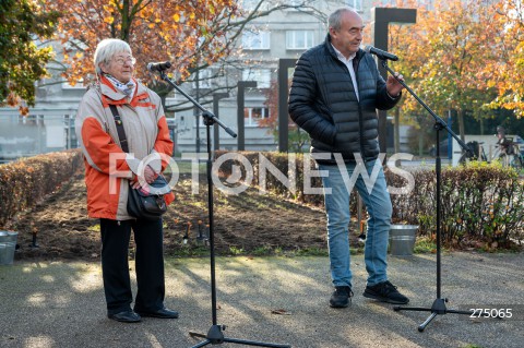  27.10.2022 WARSZAWA<br />
UROCZYSTOSC SADZENIA 3 TYS. CEBULEK TULIPANOW IRENA SENDLER<br />
N/Z JANINA ZGRZEMBSKA ZYGMUNT STEPINSKI<br />
FOT. MARCIN BANASZKIEWICZ/FOTONEWS  