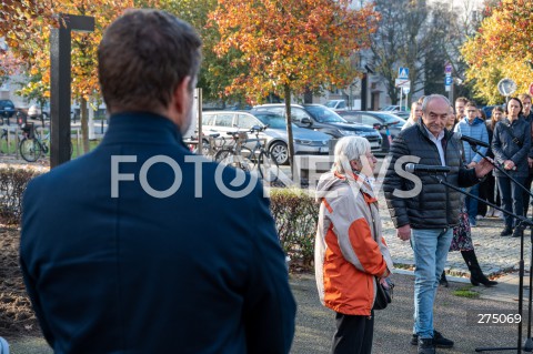  27.10.2022 WARSZAWA<br />
UROCZYSTOSC SADZENIA 3 TYS. CEBULEK TULIPANOW IRENA SENDLER<br />
N/Z JANINA ZGRZEMBSKA ZYGMUNT STEPINSKI<br />
FOT. MARCIN BANASZKIEWICZ/FOTONEWS  