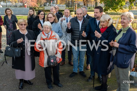  27.10.2022 WARSZAWA<br />
UROCZYSTOSC SADZENIA 3 TYS. CEBULEK TULIPANOW IRENA SENDLER<br />
N/Z JANINA ZGRZEMBSKA ZYGMUNT STEPINSKI RAFAL TRZASKOWSKI ELZBIETA FICOWSKA DAPHNE BERGSMA<br />
FOT. MARCIN BANASZKIEWICZ/FOTONEWS  