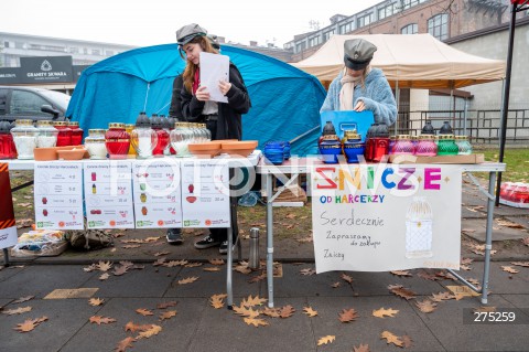  01.11.2022 WARSZAWA<br />
DZIEN WSZYSTKICH SWIETYCH<br />
CMENTARZ POWAZKOWSKI<br />
N/Z ZNICZE HANDEL PRZY CMENTARZU<br />
FOT. MARCIN BANASZKIEWICZ/FOTONEWS  