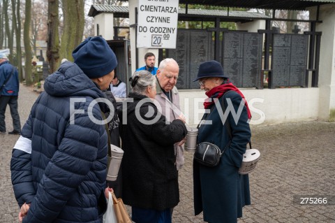  01.11.2022 WARSZAWA<br />
DZIEN WSZYSTKICH SWIETYCH<br />
CMENTARZ POWAZKOWSKI<br />
N/Z MAJA KOMOROWSKA KWESTA<br />
FOT. MARCIN BANASZKIEWICZ/FOTONEWS  