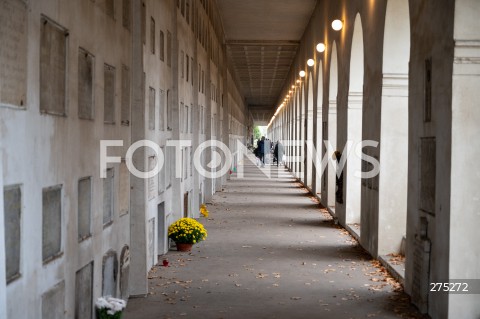  01.11.2022 WARSZAWA<br />
DZIEN WSZYSTKICH SWIETYCH<br />
CMENTARZ POWAZKOWSKI<br />
N/Z KATAKUMBY<br />
FOT. MARCIN BANASZKIEWICZ/FOTONEWS  