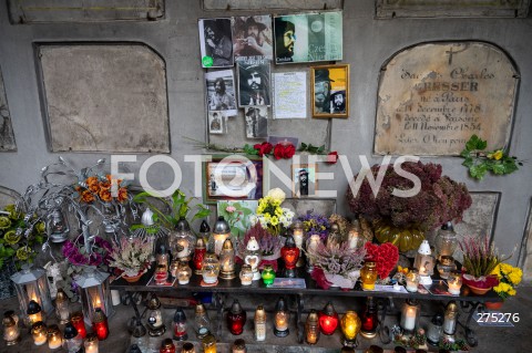  01.11.2022 WARSZAWA<br />
DZIEN WSZYSTKICH SWIETYCH<br />
CMENTARZ POWAZKOWSKI<br />
N/Z KATAKUMBY GROB CZESLAWA NIEMENA<br />
FOT. MARCIN BANASZKIEWICZ/FOTONEWS  