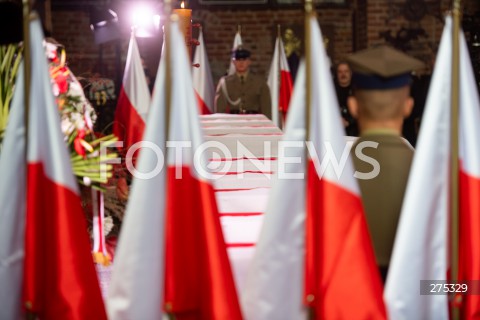  04.11.2022 GDANSK<br />
POGRZEB OBRONCOW WESTERPLATTE W GDANSKU. UROCZYSTOSC W KOCIELE SW BRYGIDY W GDANSKU<br />
N/Z TRUMNY OBRONCOW WESTERPLATTE OLTARZ HENRYK SUCHARSKI<br />
 