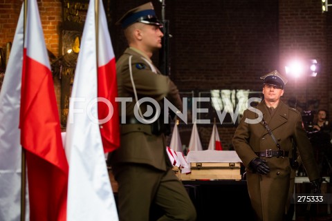  04.11.2022 GDANSK<br />
POGRZEB OBRONCOW WESTERPLATTE W GDANSKU. UROCZYSTOSC W KOCIELE SW BRYGIDY W GDANSKU<br />
N/Z ZOLNIERZ TRUMNY<br />
 