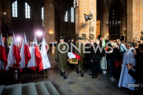  04.11.2022 GDANSK<br />
POGRZEB OBRONCOW WESTERPLATTE W GDANSKU. UROCZYSTOSC W KOCIELE SW BRYGIDY W GDANSKU<br />
N/Z ZOLNIERZE TRUMNA HENRYK SUCHARSKI<br />
 