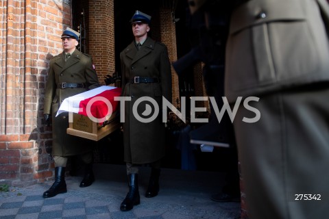  04.11.2022 GDANSK<br />
POGRZEB OBRONCOW WESTERPLATTE W GDANSKU. UROCZYSTOSC W KOCIELE SW BRYGIDY W GDANSKU<br />
N/Z ZOLNIERZE TRUMNA HENRYK SUCHARSKI<br />
 