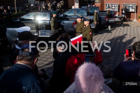  04.11.2022 GDANSK<br />
POGRZEB OBRONCOW WESTERPLATTE W GDANSKU. UROCZYSTOSC W KOCIELE SW BRYGIDY W GDANSKU<br />
N/Z ZOLNIERZE TRUMNA HENRYK SUCHARSKI<br />
 