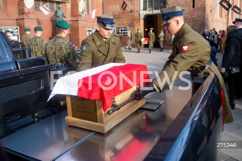  04.11.2022 GDANSK<br />
POGRZEB OBRONCOW WESTERPLATTE W GDANSKU. UROCZYSTOSC W KOCIELE SW BRYGIDY W GDANSKU<br />
N/Z ZOLNIERZE TRUMNA HENRYK SUCHARSKI<br />
 