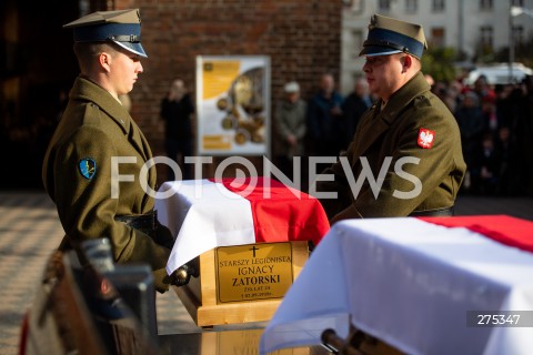  04.11.2022 GDANSK<br />
POGRZEB OBRONCOW WESTERPLATTE W GDANSKU. UROCZYSTOSC W KOCIELE SW BRYGIDY W GDANSKU<br />
N/Z ZOLNIERZE TRUMNA IGNACY ZATORSKI<br />
 