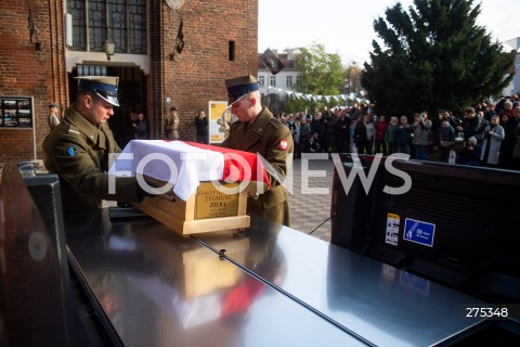  04.11.2022 GDANSK<br />
POGRZEB OBRONCOW WESTERPLATTE W GDANSKU. UROCZYSTOSC W KOCIELE SW BRYGIDY W GDANSKU<br />
N/Z ZOLNIERZE TRUMNA IGNACY ZATORSKI<br />
 