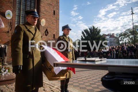  04.11.2022 GDANSK<br />
POGRZEB OBRONCOW WESTERPLATTE W GDANSKU. UROCZYSTOSC W KOCIELE SW BRYGIDY W GDANSKU<br />
N/Z ZOLNIERZE TRUMNA<br />
 