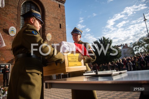  04.11.2022 GDANSK<br />
POGRZEB OBRONCOW WESTERPLATTE W GDANSKU. UROCZYSTOSC W KOCIELE SW BRYGIDY W GDANSKU<br />
N/Z ZOLNIERZE TRUMNA NIEZNANY OBRONCA WESTERPLATTE<br />
 