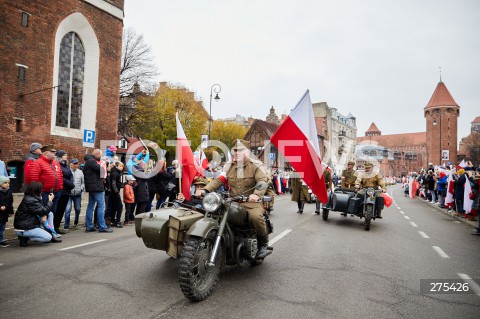  11.11.2022 GDANSK<br />
XX PARADA NIEPODLEGLOSCI W GDANSKU<br />
TLUMY NA PARADZIE ORGANIZOWANEJ W GDANSKU Z OKAZJI SWIETA NIEPODLEGLOSCI<br />
N/Z PRZEJAZD POJAZDOW<br />
 