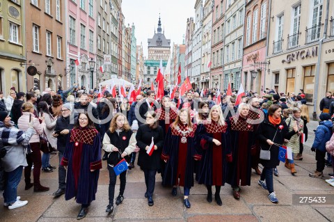  11.11.2022 GDANSK<br />
XX PARADA NIEPODLEGLOSCI W GDANSKU<br />
TLUMY NA PARADZIE ORGANIZOWANEJ W GDANSKU Z OKAZJI SWIETA NIEPODLEGLOSCI<br />
N/Z UCZESTNICY PARADY<br />
 