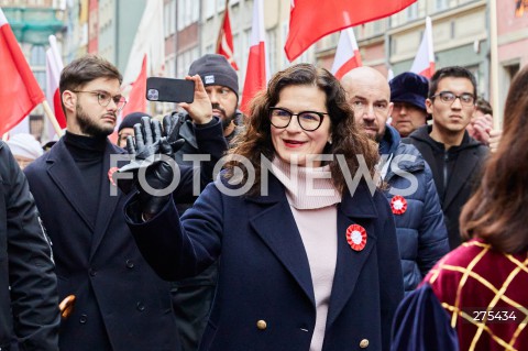  11.11.2022 GDANSK<br />
XX PARADA NIEPODLEGLOSCI W GDANSKU<br />
TLUMY NA PARADZIE ORGANIZOWANEJ W GDANSKU Z OKAZJI SWIETA NIEPODLEGLOSCI<br />
N/Z ALEKSANDRA DULKIEWICZ PREZYDENT GDANSKA<br />
 