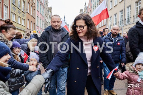  11.11.2022 GDANSK<br />
XX PARADA NIEPODLEGLOSCI W GDANSKU<br />
TLUMY NA PARADZIE ORGANIZOWANEJ W GDANSKU Z OKAZJI SWIETA NIEPODLEGLOSCI<br />
N/Z ALEKSANDRA DULKIEWICZ PREZYDENT GDANSKA<br />
 