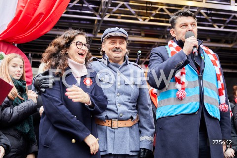  11.11.2022 GDANSK<br />
XX PARADA NIEPODLEGLOSCI W GDANSKU<br />
TLUMY NA PARADZIE ORGANIZOWANEJ W GDANSKU Z OKAZJI SWIETA NIEPODLEGLOSCI<br />
N/Z ALEKSANDRA DULKIEWICZ AKTOR PRZEBRANY ZA MARSZALKA PILUDSKIEGO<br />
 