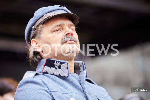  11.11.2022 GDANSK<br />
XX PARADA NIEPODLEGLOSCI W GDANSKU<br />
TLUMY NA PARADZIE ORGANIZOWANEJ W GDANSKU Z OKAZJI SWIETA NIEPODLEGLOSCI<br />
N/Z MARSZALEK JOZEF PILSUDSKI REKONSTRUKTOR<br />
 