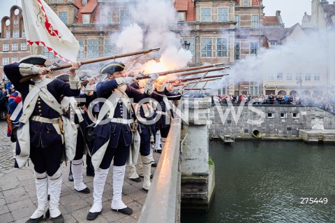  11.11.2022 GDANSK<br />
XX PARADA NIEPODLEGLOSCI W GDANSKU<br />
TLUMY NA PARADZIE ORGANIZOWANEJ W GDANSKU Z OKAZJI SWIETA NIEPODLEGLOSCI<br />
N/Z REKONSTRUKTORZY SALWA HONOROWA<br />
 