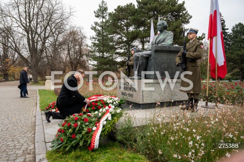  11.11.2022 WARSZAWA<br />
SWIETO NIEPODLEGLOSCI<br />
SKLADANIE WIENCOW POD POMNIKIEM IGNACEGO JANA PADEREWSKIEGO<br />
N/Z PREZYDENT ANDRZEJ DUDA<br />
FOT. MARCIN BANASZKIEWICZ/FOTONEWS  