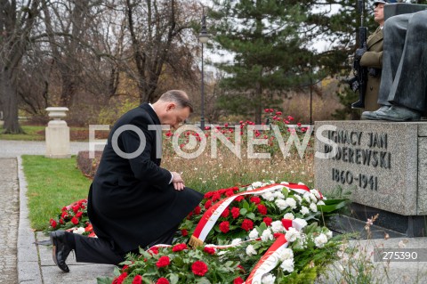  11.11.2022 WARSZAWA<br />
SWIETO NIEPODLEGLOSCI<br />
SKLADANIE WIENCOW POD POMNIKIEM IGNACEGO JANA PADEREWSKIEGO<br />
N/Z PREZYDENT ANDRZEJ DUDA<br />
FOT. MARCIN BANASZKIEWICZ/FOTONEWS  