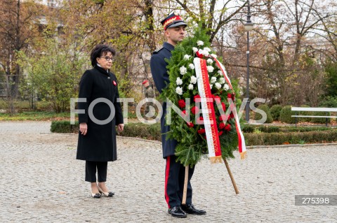  11.11.2022 WARSZAWA<br />
SWIETO NIEPODLEGLOSCI<br />
SKLADANIE WIENCOW POD POMNIKIEM IGNACEGO JANA PADEREWSKIEGO<br />
N/Z MARSZALEK SEJMU ELZBIETA WITEK<br />
FOT. MARCIN BANASZKIEWICZ/FOTONEWS  