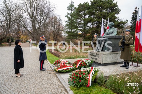  11.11.2022 WARSZAWA<br />
SWIETO NIEPODLEGLOSCI<br />
SKLADANIE WIENCOW POD POMNIKIEM IGNACEGO JANA PADEREWSKIEGO<br />
N/Z MARSZALEK SEJMU ELZBIETA WITEK<br />
FOT. MARCIN BANASZKIEWICZ/FOTONEWS  