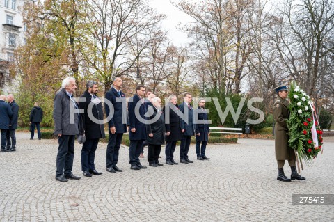  11.11.2022 WARSZAWA<br />
SWIETO NIEPODLEGLOSCI<br />
SKLADANIE WIENCOW POD POMNIKIEM IGNACEGO JANA PADEREWSKIEGO<br />
N/Z RYSZARD TERLECKI KRZYSZTOF SOBOLEWSKI MATEUSZ MORAWIECKI JAROSLAW KACZYNSKI PIOTR GLINSKI MARIUSZ BLASZCZAK RADOSLAW FOGIEL MAREK PEK<br />
FOT. MARCIN BANASZKIEWICZ/FOTONEWS  