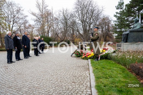  11.11.2022 WARSZAWA<br />
SWIETO NIEPODLEGLOSCI<br />
SKLADANIE WIENCOW POD POMNIKIEM IGNACEGO JANA PADEREWSKIEGO<br />
N/Z RYSZARD TERLECKI KRZYSZTOF SOBOLEWSKI MATEUSZ MORAWIECKI JAROSLAW KACZYNSKI PIOTR GLINSKI MARIUSZ BLASZCZAK RADOSLAW FOGIEL MAREK PEK<br />
FOT. MARCIN BANASZKIEWICZ/FOTONEWS  