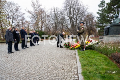  11.11.2022 WARSZAWA<br />
SWIETO NIEPODLEGLOSCI<br />
SKLADANIE WIENCOW POD POMNIKIEM IGNACEGO JANA PADEREWSKIEGO<br />
N/Z RYSZARD TERLECKI KRZYSZTOF SOBOLEWSKI MATEUSZ MORAWIECKI JAROSLAW KACZYNSKI PIOTR GLINSKI MARIUSZ BLASZCZAK RADOSLAW FOGIEL MAREK PEK<br />
FOT. MARCIN BANASZKIEWICZ/FOTONEWS  