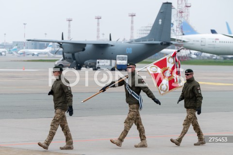  12.11.2022 WARSZAWA<br />
UROCZYSTOSCI POGRZEBOWE PREZYDENTOW RP NA UCHODZSTWIE<br />
N/Z WOJSKO POLSKIE SZTANDAR<br />
FOT. MARCIN BANASZKIEWICZ/FOTONEWS  