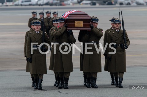  12.11.2022 WARSZAWA<br />
UROCZYSTOSCI POGRZEBOWE PREZYDENTOW RP NA UCHODZSTWIE<br />
N/Z UROCZYSTOSCI POGRZEBOWE TRUMNA STANISLAW OSTROWSKI<br />
FOT. MARCIN BANASZKIEWICZ/FOTONEWS  