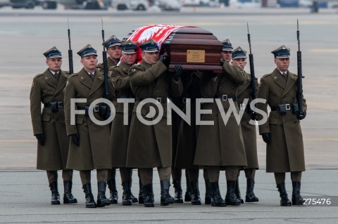  12.11.2022 WARSZAWA<br />
UROCZYSTOSCI POGRZEBOWE PREZYDENTOW RP NA UCHODZSTWIE<br />
N/Z UROCZYSTOSCI POGRZEBOWE TRUMNA AUGUST ZALESKI<br />
FOT. MARCIN BANASZKIEWICZ/FOTONEWS  