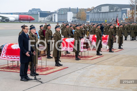  12.11.2022 WARSZAWA<br />
UROCZYSTOSCI POGRZEBOWE PREZYDENTOW RP NA UCHODZSTWIE<br />
N/Z UROCZYSTOSCI POGRZEBOWE NA LOTNISKU<br />
FOT. MARCIN BANASZKIEWICZ/FOTONEWS  