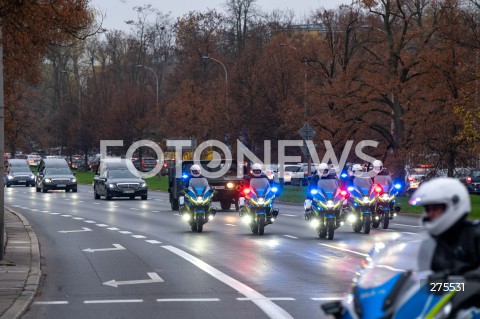  12.11.2022 WARSZAWA<br />
UROCZYSTOSCI POGRZEBOWE PREZYDENTOW RP NA UCHODZSTWIE<br />
N/Z PRZEJAZD KOLUMNY POGRZEBOWEJ<br />
FOT. MARCIN BANASZKIEWICZ/FOTONEWS  