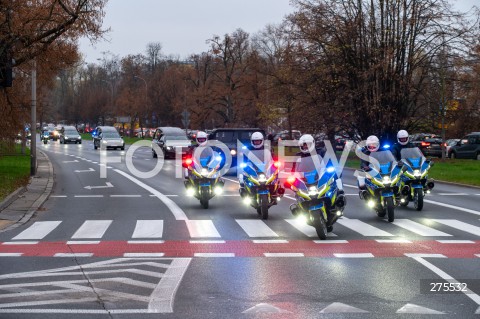  12.11.2022 WARSZAWA<br />
UROCZYSTOSCI POGRZEBOWE PREZYDENTOW RP NA UCHODZSTWIE<br />
N/Z PRZEJAZD KOLUMNY POGRZEBOWEJ<br />
FOT. MARCIN BANASZKIEWICZ/FOTONEWS  