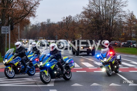  12.11.2022 WARSZAWA<br />
UROCZYSTOSCI POGRZEBOWE PREZYDENTOW RP NA UCHODZSTWIE<br />
N/Z PRZEJAZD KOLUMNY POGRZEBOWEJ<br />
FOT. MARCIN BANASZKIEWICZ/FOTONEWS  