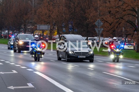  12.11.2022 WARSZAWA<br />
UROCZYSTOSCI POGRZEBOWE PREZYDENTOW RP NA UCHODZSTWIE<br />
N/Z PRZEJAZD KOLUMNY POGRZEBOWEJ<br />
FOT. MARCIN BANASZKIEWICZ/FOTONEWS  