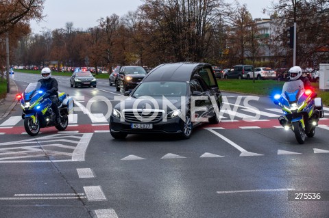  12.11.2022 WARSZAWA<br />
UROCZYSTOSCI POGRZEBOWE PREZYDENTOW RP NA UCHODZSTWIE<br />
N/Z PRZEJAZD KOLUMNY POGRZEBOWEJ<br />
FOT. MARCIN BANASZKIEWICZ/FOTONEWS  