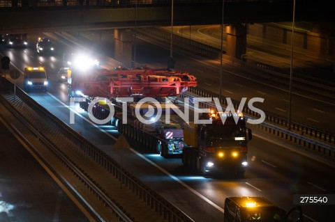 Transport tarczy TBM, która wydrąży tunel drogi ekspresowej S19 na Podkarpaciu ulicami Warszawy