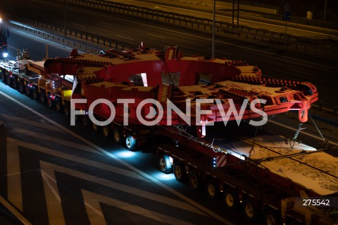  20.11.2022 WARSZAWA<br />
TRANSPORT TARCZY TBM KTORA WYDRAZY TUNEL DROGI EKSPRESOWEJ S19 NA PODKARPACIU <br />
PRZEJAZD PRZEZ WARSZAWE<br />
N/Z KONWOJ Z TARCZA TBM<br />
 