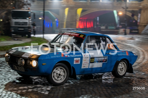  03.12.2022 WARSZAWA<br />
60 RAJD BARBORKA<br />
ODCINEK SPECJALNY KAROWA<br />
N/Z ANDRZEJ WODZINSKI LANCIA FULVIA COUPE RALLYE 1, 3 HF<br />
 