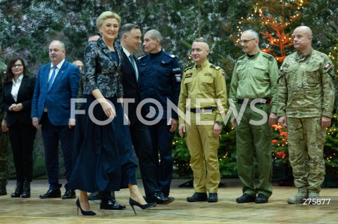  20.12.2022 RZESZOW <br />
MUNDUROWA WIGILIA Z PARA PREZYDENCKA W RZESZOWIE <br />
N/Z PREZYDENT RP ANDRZEJ DUDA Z MALZONKA AGATA KORNHAUSER - DUDA ANDRZEJ BARTKOWIAK ROMAN KUSTER TOMASZ PRAGA <br />
 