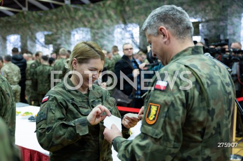  20.12.2022 RZESZOW <br />
MUNDUROWA WIGILIA Z PARA PREZYDENCKA W RZESZOWIE <br />
N/Z OPLATEK MUNDUR ZOLNIERZ ZYCZENIA DZIELENIE SIE OPLATKIEM WOJSKO ZOLNIERZE ZDJECIE ILUSTRACYJNE ILUSTRANT ILUSTRACJA<br />
 